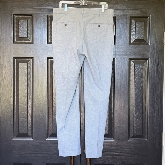 Roundtree & Yorke
Travel Smart Flat Front Straight Fit Blue Dress Pants - Picture 9 of 11